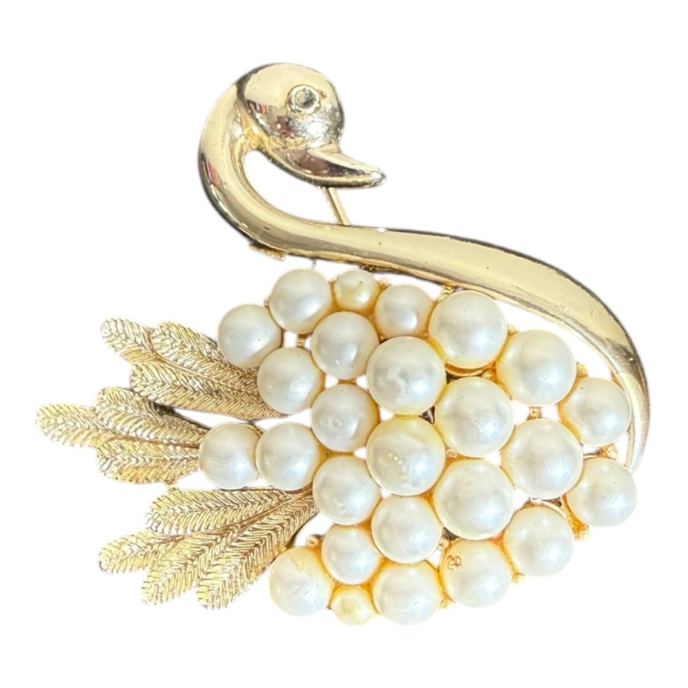 Coro Vintage Gold and Pearl Swan‎ Brooch